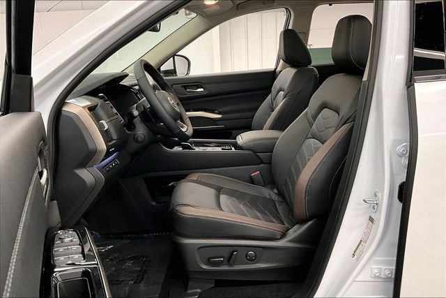 New 2025 Everest White Pearl Tricoat Nissan Platinum image 9