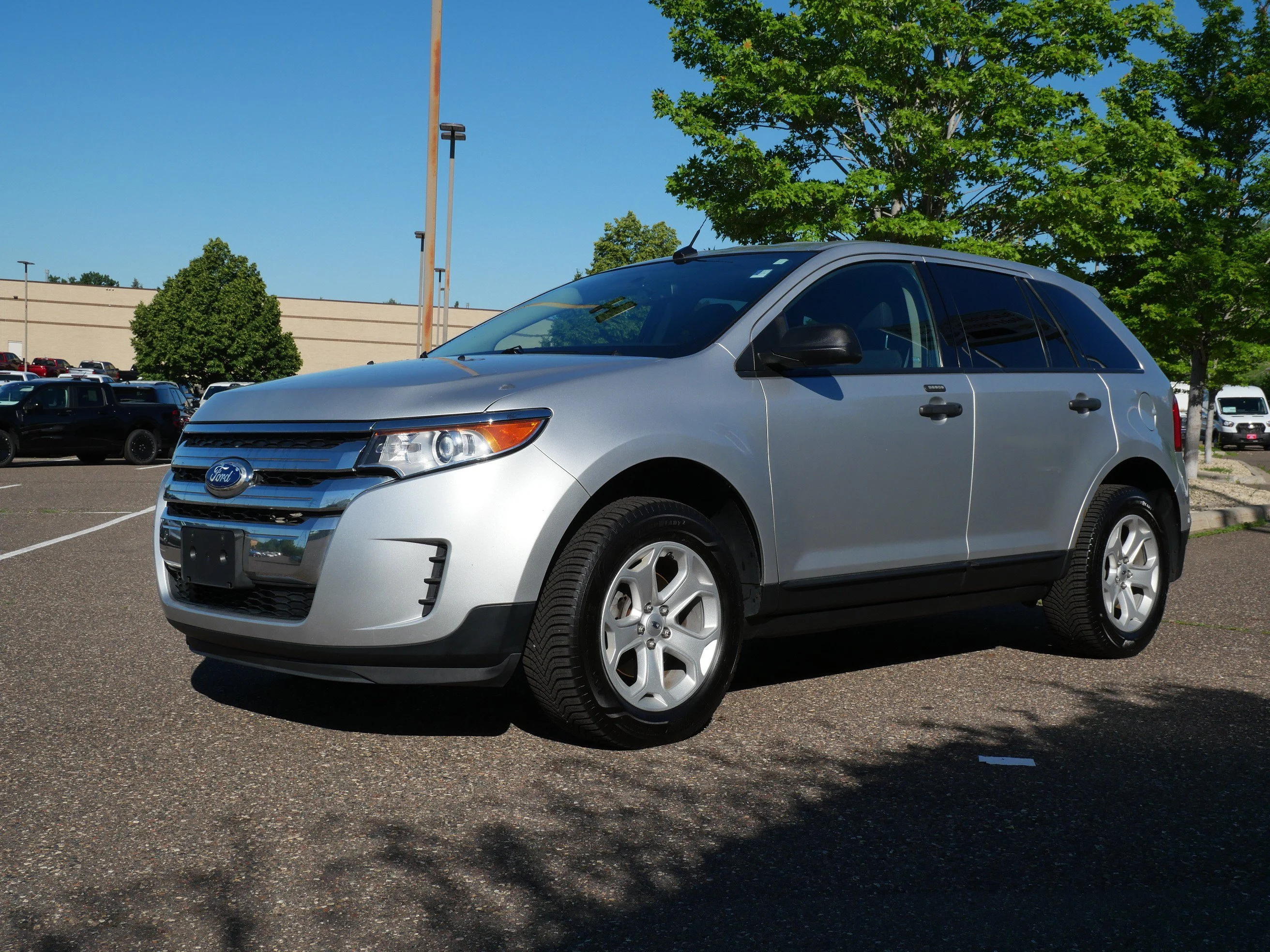 Used 2014 Ingot Silver Metallic Ford SE image 3