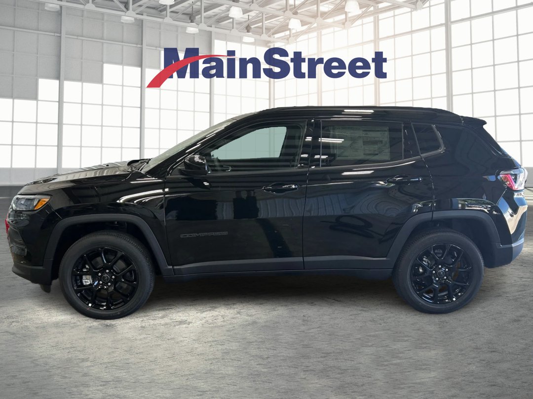 New 2026 Diamond Black Crystal Pearlcoat Jeep Latitude image 2