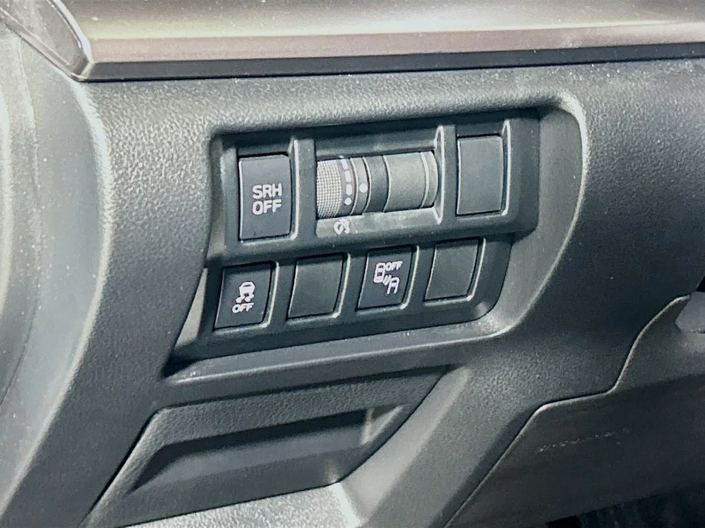 Used 2019 Ice Silver Metallic Subaru Limited image 10