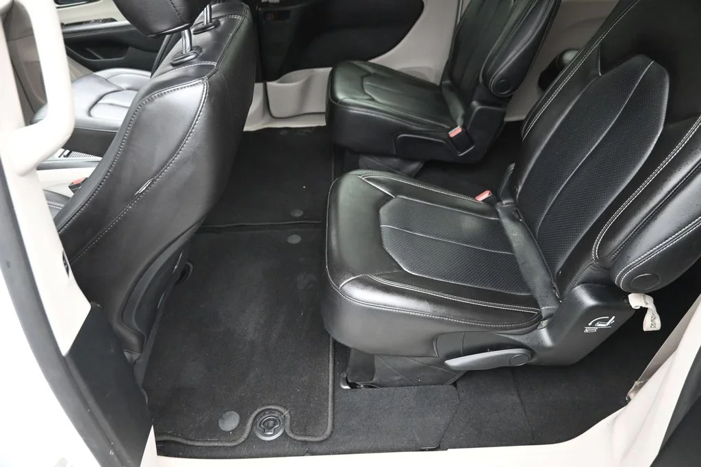 Used 2023 White Chrysler Touring L image 15