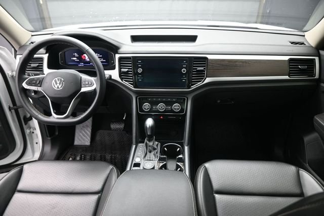 Used 2022 White Volkswagen 3.6L V6 SE w/Technology image 24
