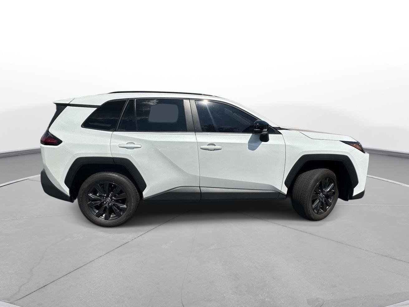 Used 2026 Wind Chill Pearl TOYOTA XLE PREMIUM image 5