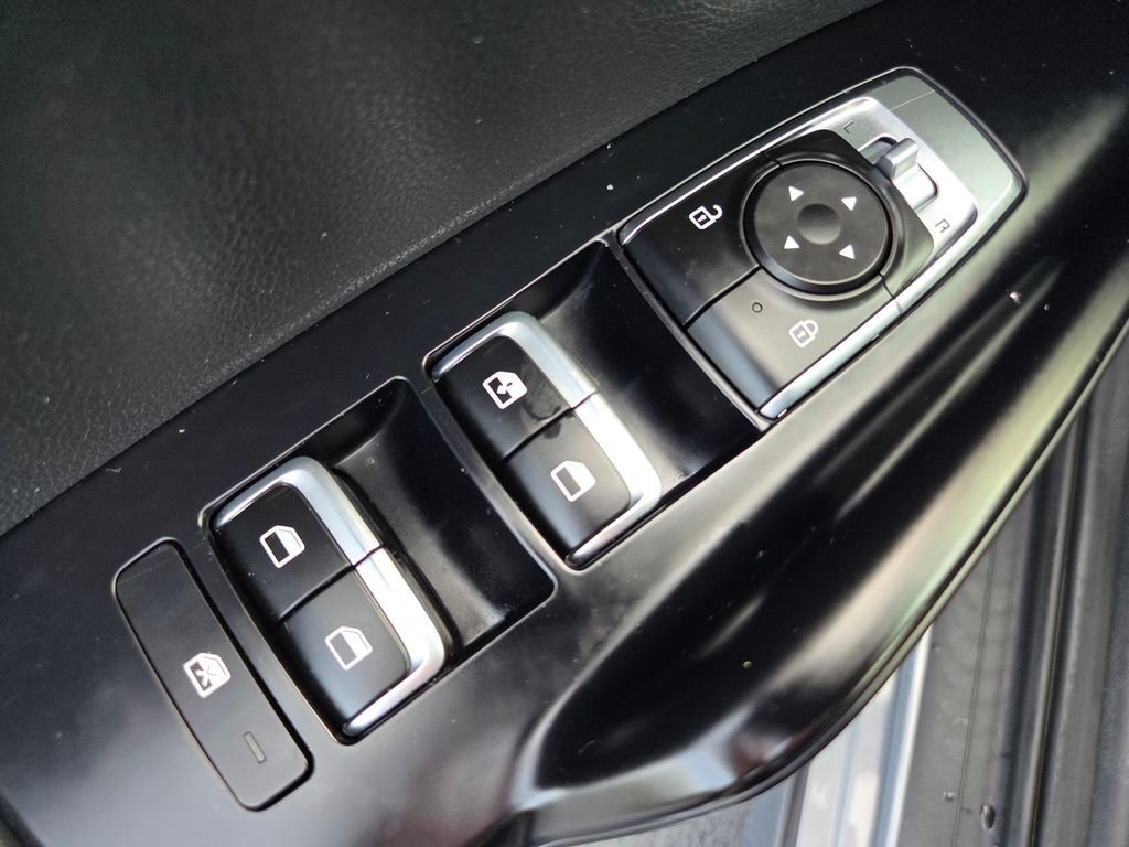 Used 2021 Silver Kia LXS image 30