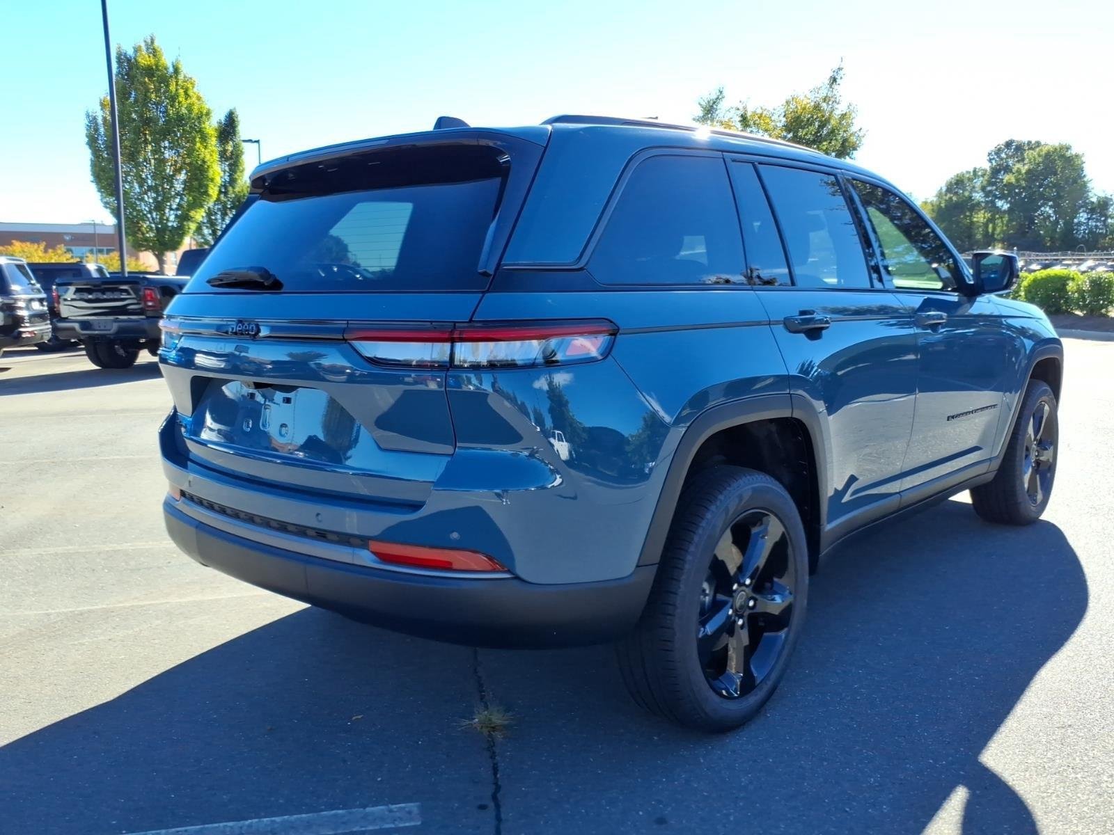 New 2027 Steel Blue Paint Jeep Limited image 2