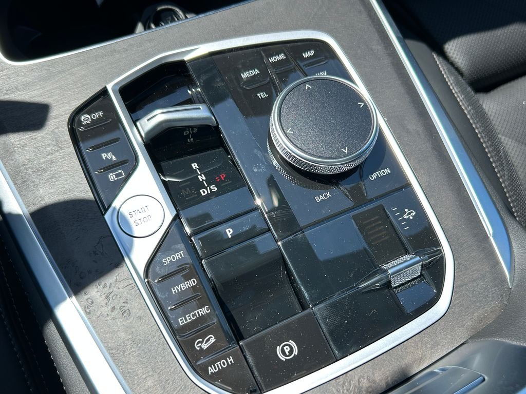 New 2026 Dravit Grey Metallic BMW xDrive50e image 28