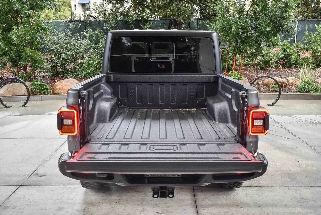 New 2026 Granite Crystal Metallic Clearcoat Jeep Willys image 22