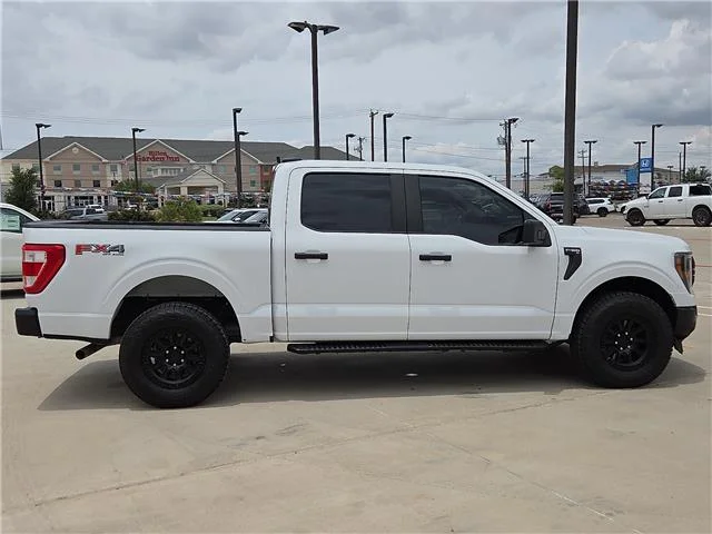 Used 2023 Oxford White Ford XL 4x4 SuperCrew Cab 5.5 ft. box 145 in. WB image 4