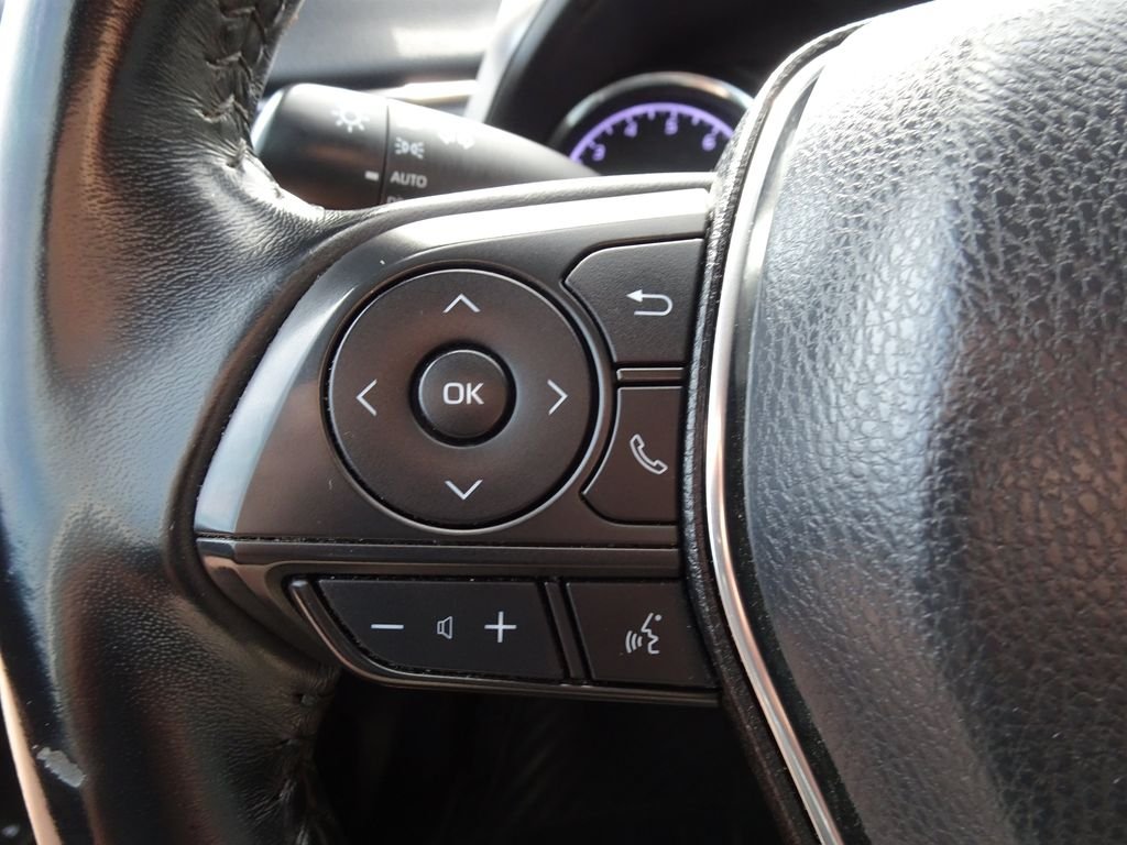 Used 2019 Silver Toyota SE image 19