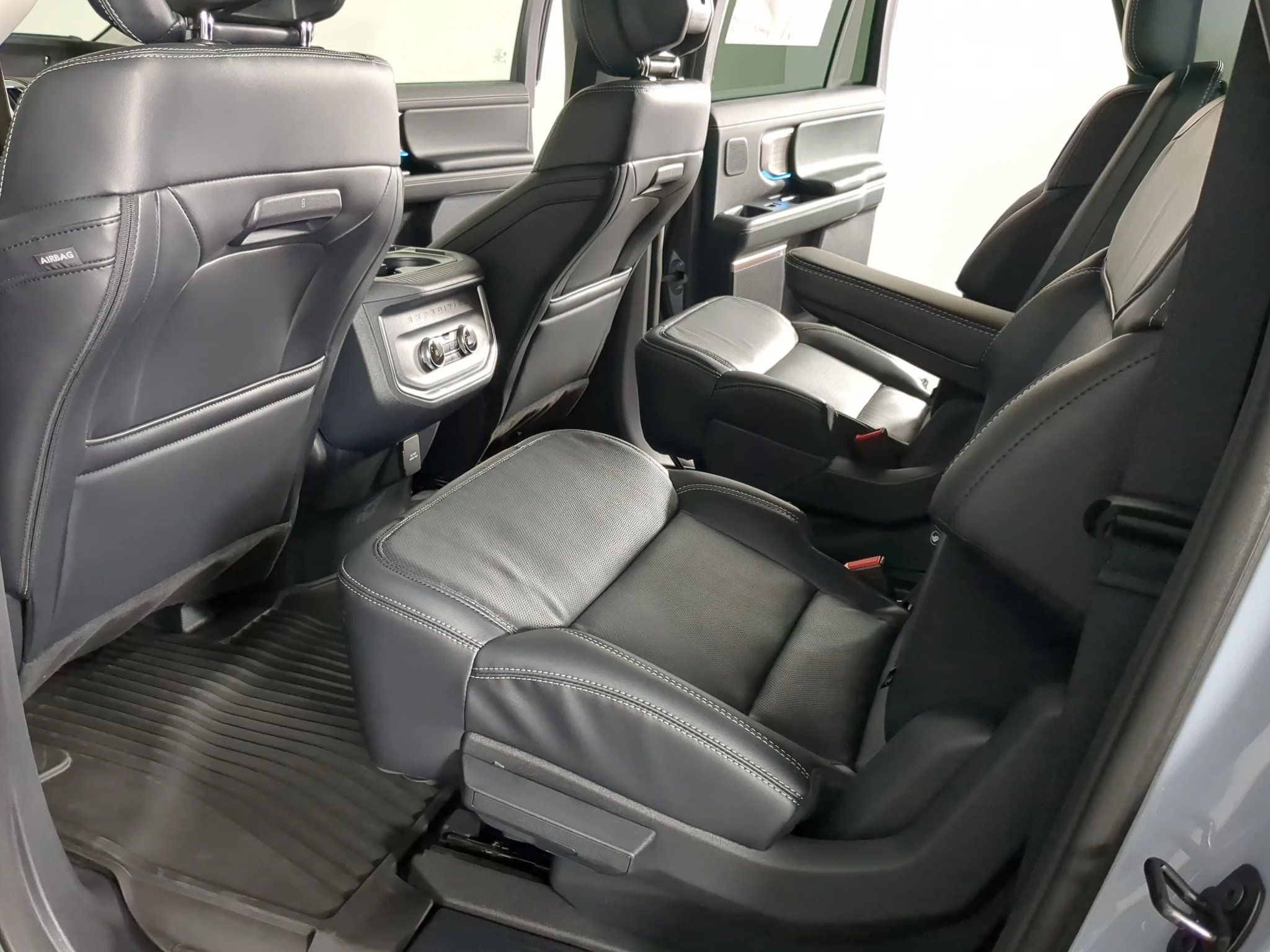 New 2027 Glacier Gray Metallic Tri-Coat Ford MAX Platinum image 14
