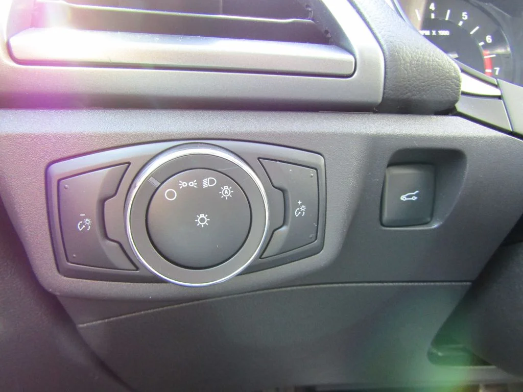 Used 2014 Ruby Red Tinted Clearcoat Ford S image 27