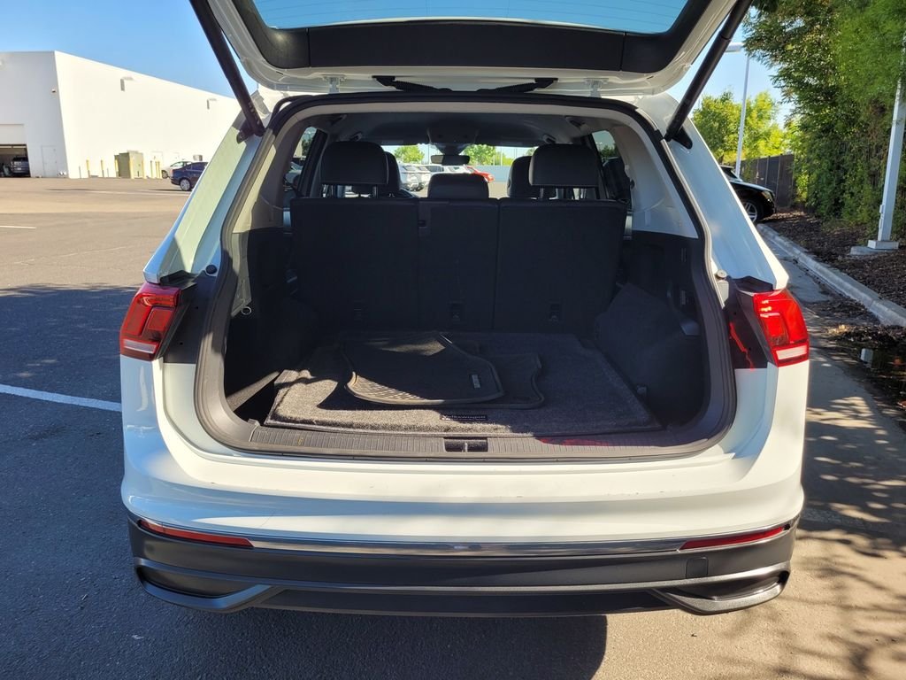 Used 2024 White Volkswagen 2.0T SE image 27
