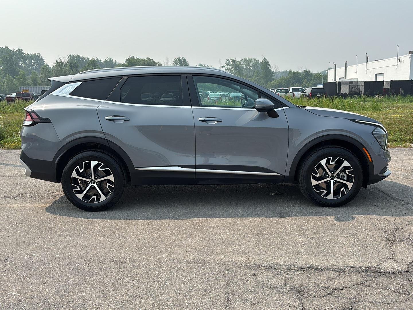 Used 2024 Everlasting Silver Kia EX image 8