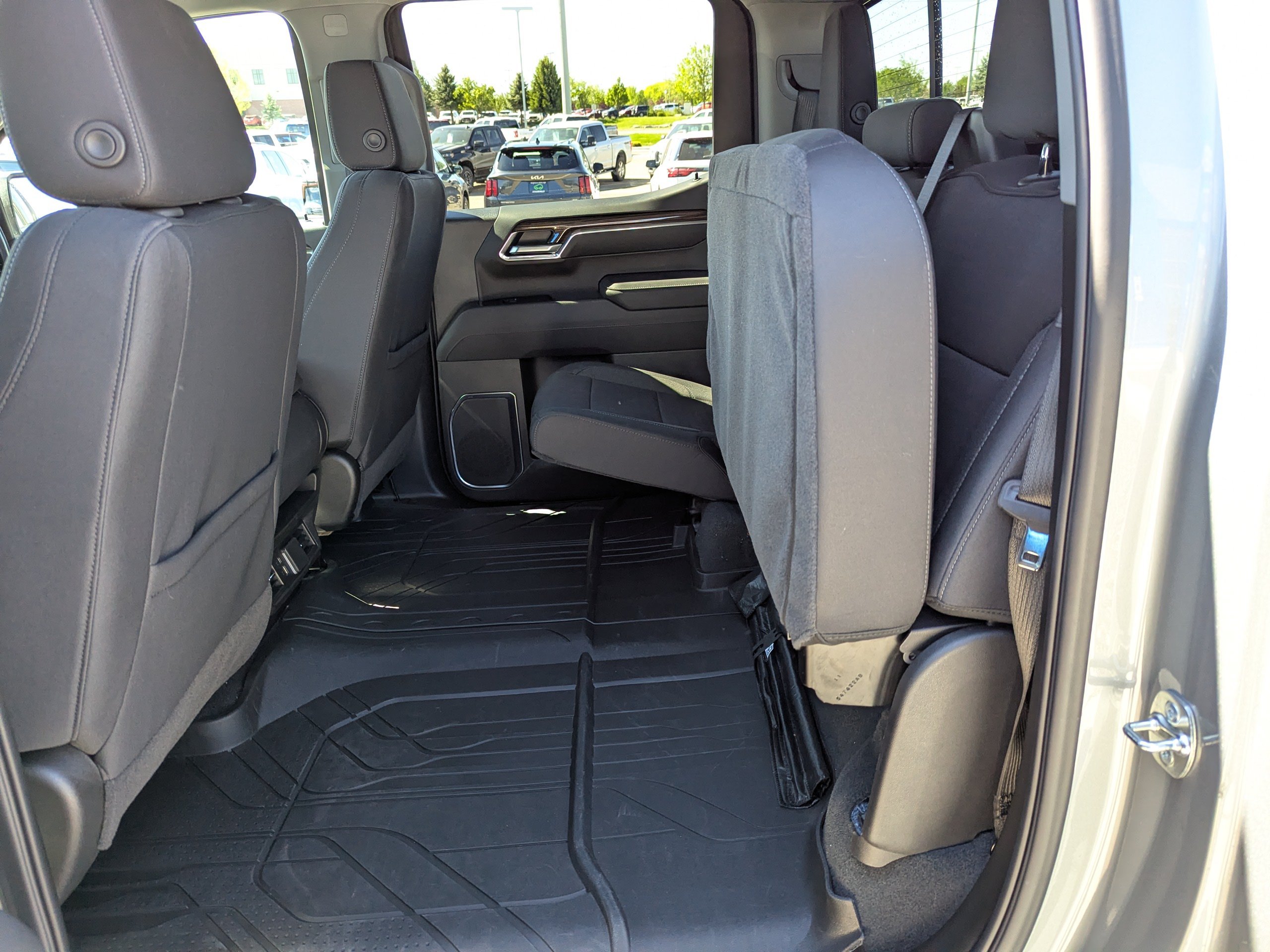 New 2025 Sterling Gray Metallic Chevrolet LT image 30