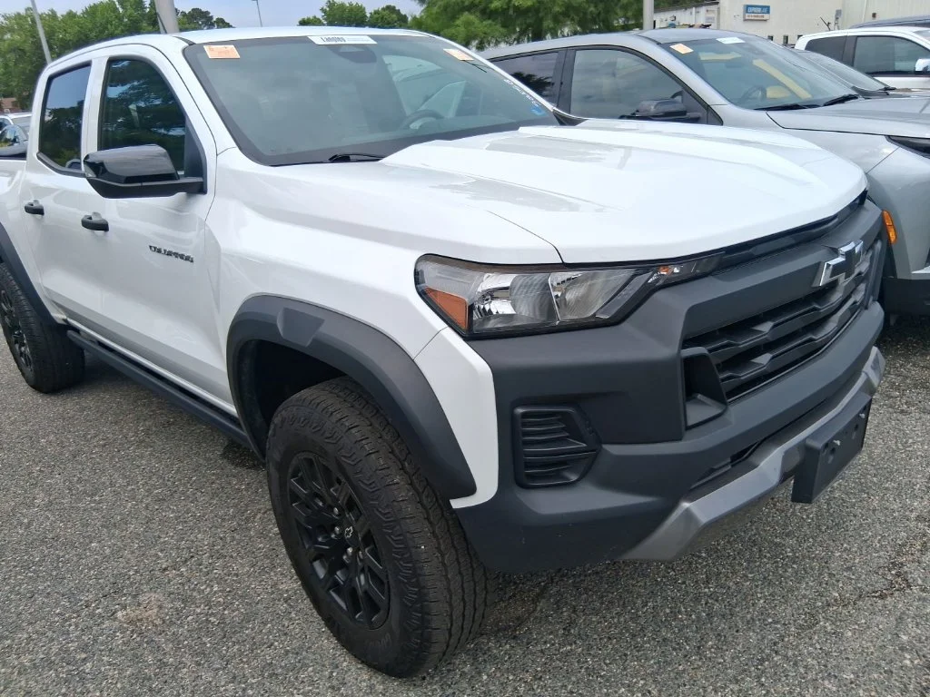 Used 2024 White Chevrolet Trail Boss image 13