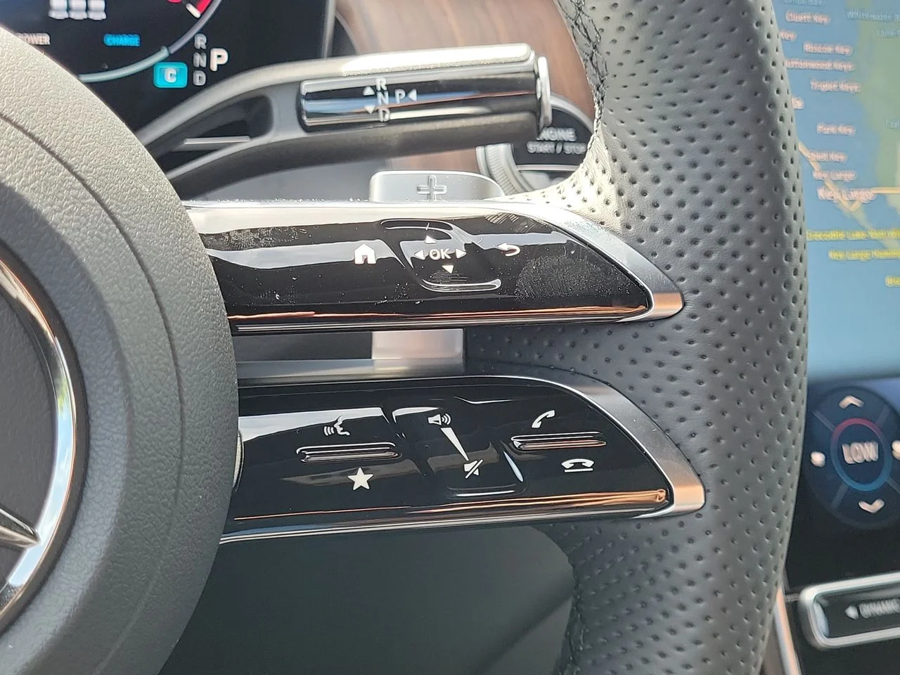 New 2027 Black Mercedes-Benz GLC 300 image 31
