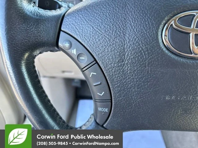 Used 2007 White Toyota Limited image 17