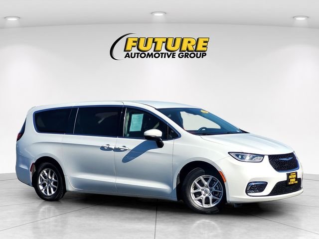 Used 2023 White Chrysler Touring L image 3