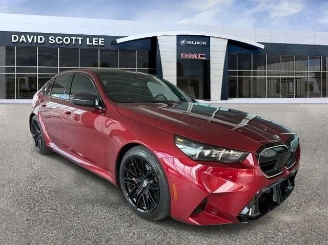 Used 2025 Vegas Red Metalli BMW  image 3