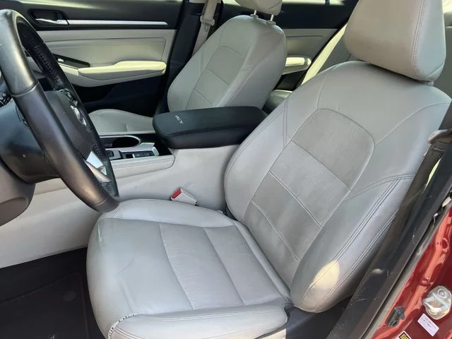 Used 2020 Red Nissan 2.5 Platinum image 34