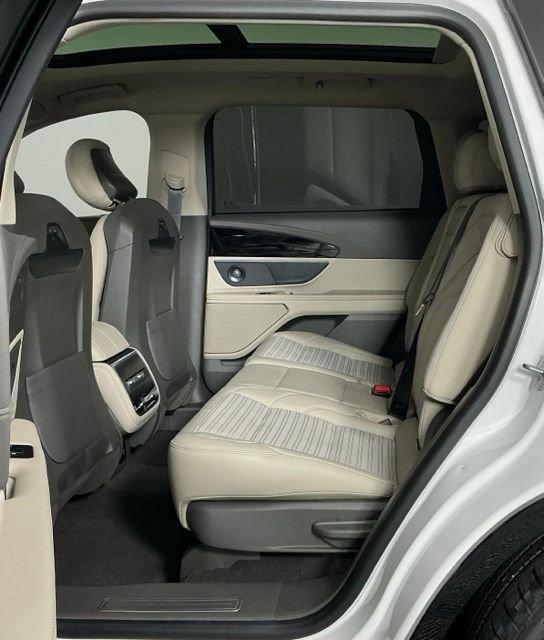 Used 2025 White Lincoln Reserve image 21