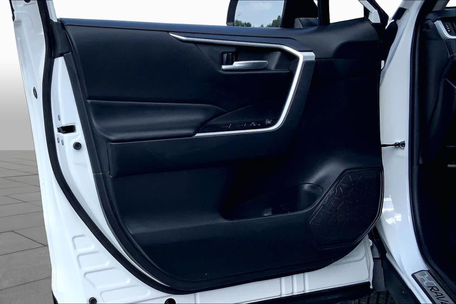 Used 2024 Ice Cap Toyota XLE image 21