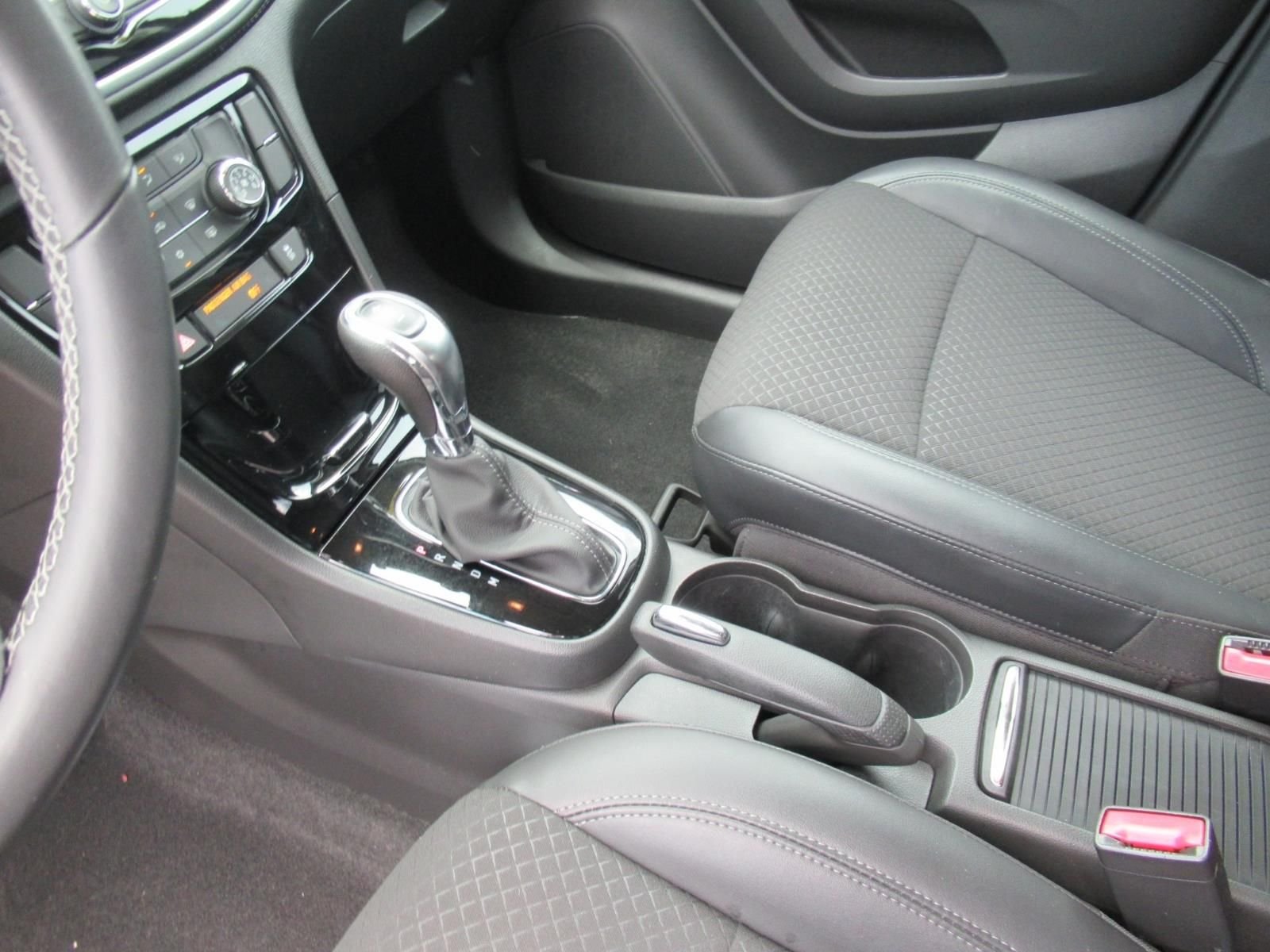 Used 2022  Buick Preferred image 16