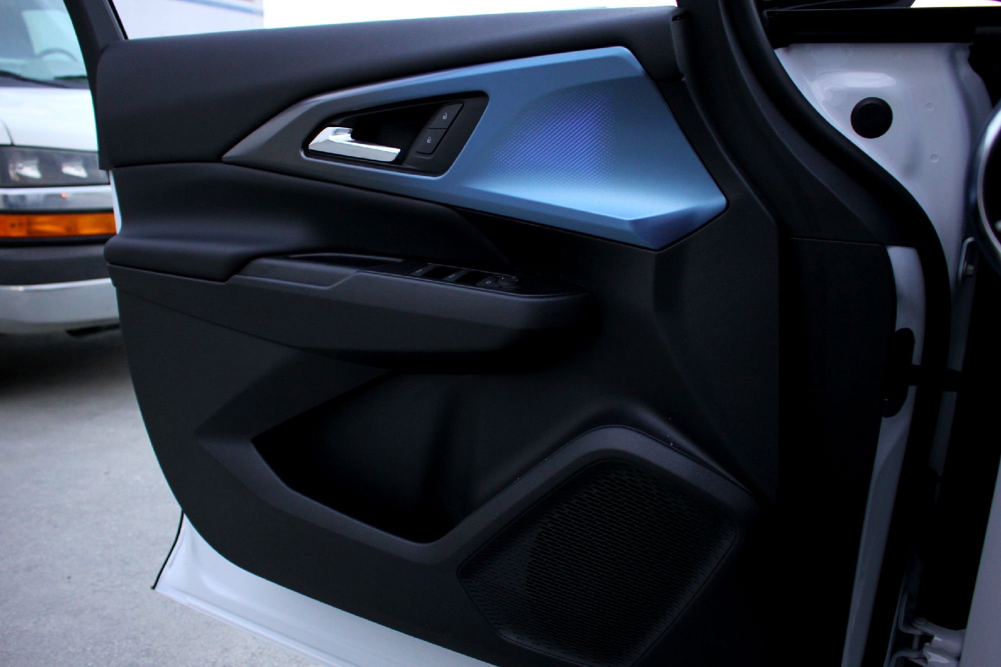 2025 Chevrolet Equinox EV LT - Photo 11