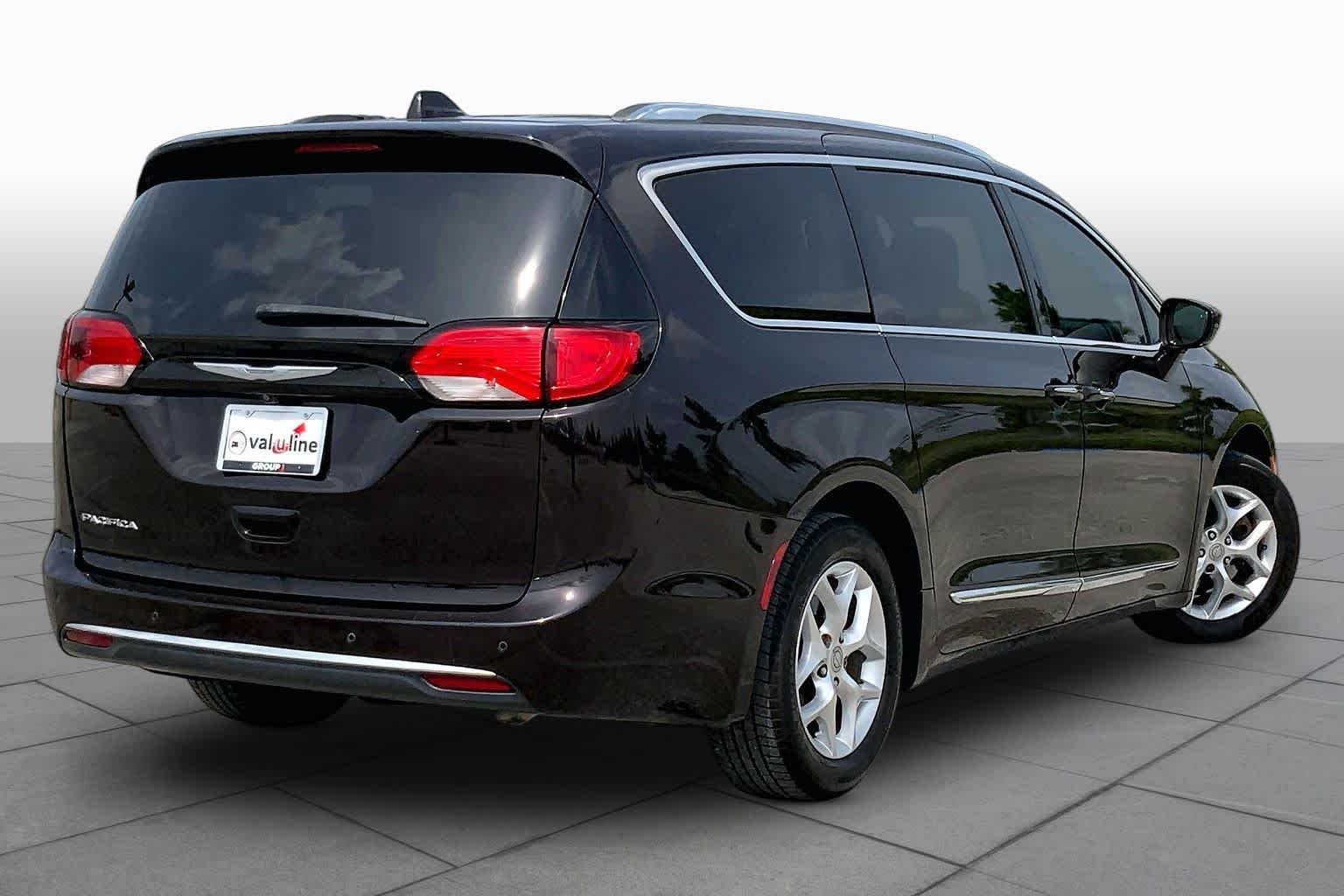 Used 2017 Dark Cordovan Pearlcoat Chrysler Touring-L Plus image 13