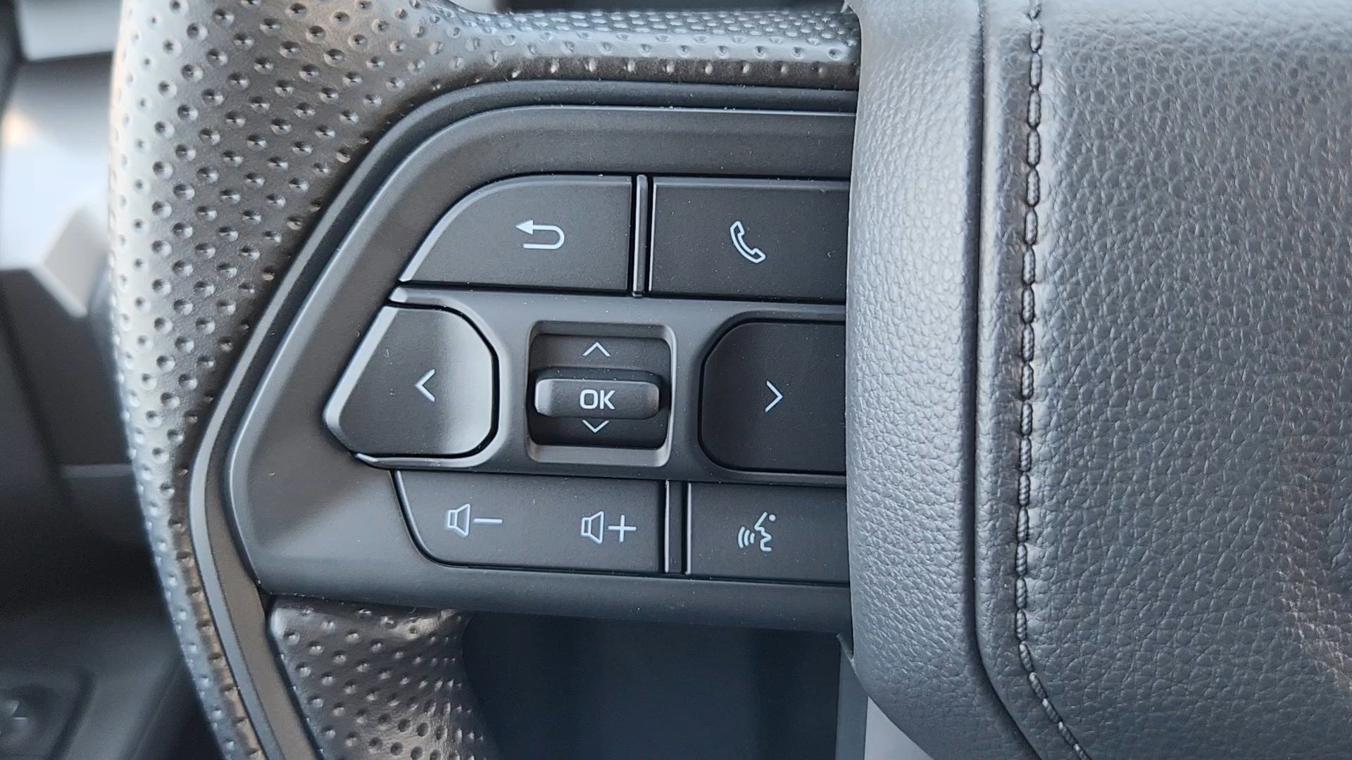 2026 Toyota Tacoma SR5 - Photo 11