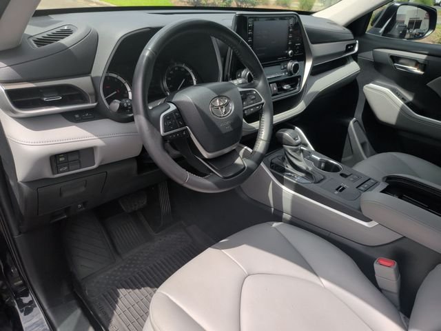 Used 2022 Black Toyota XLE image 16