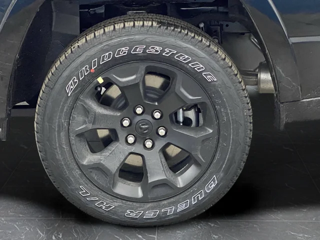 New 2026 Diamond Black Crystal Pearl-Coat Exterior Paint RAM Big Horn/Lone Star image 42