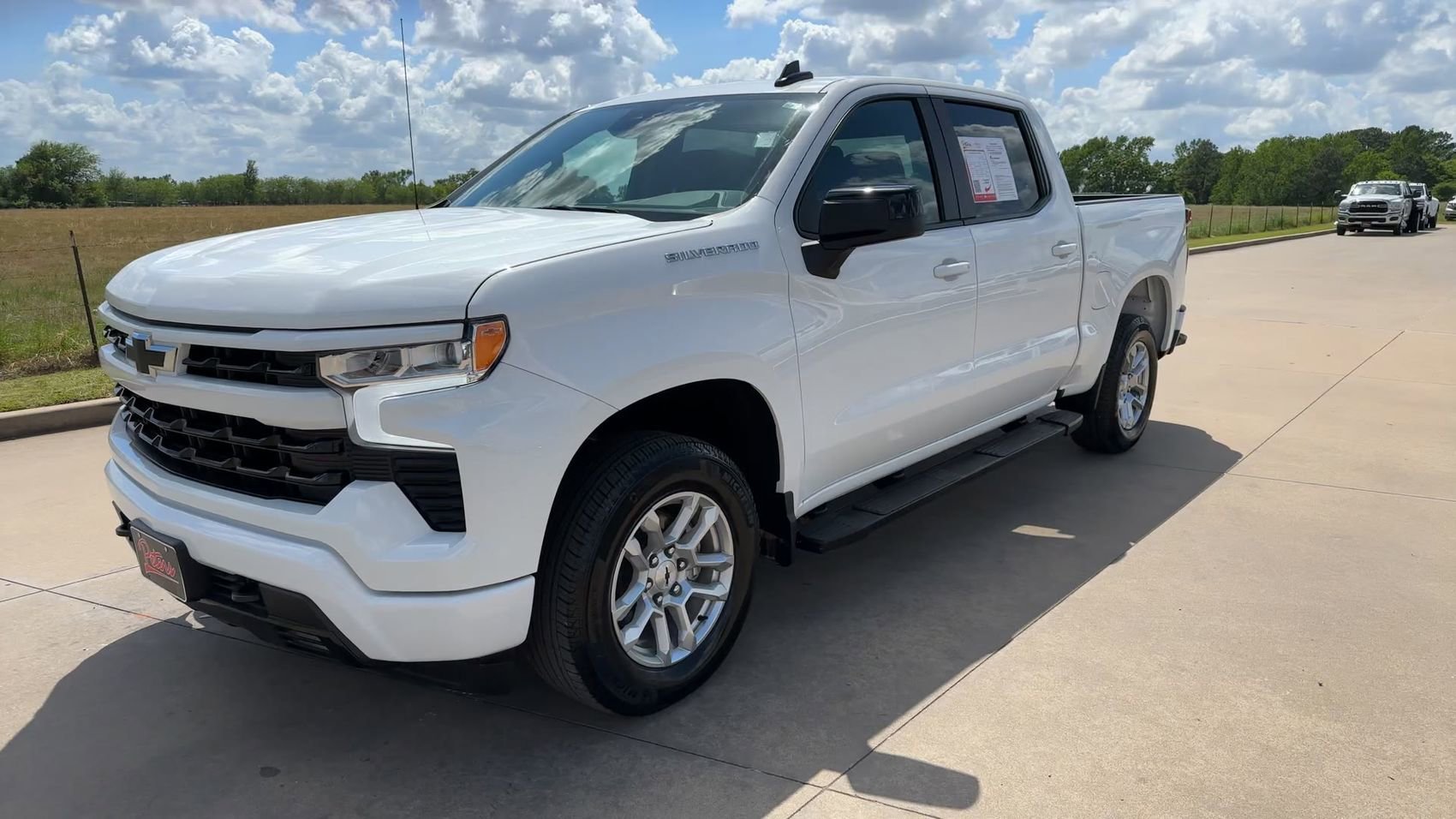 Used 2025 Summit White Chevrolet RST image 5
