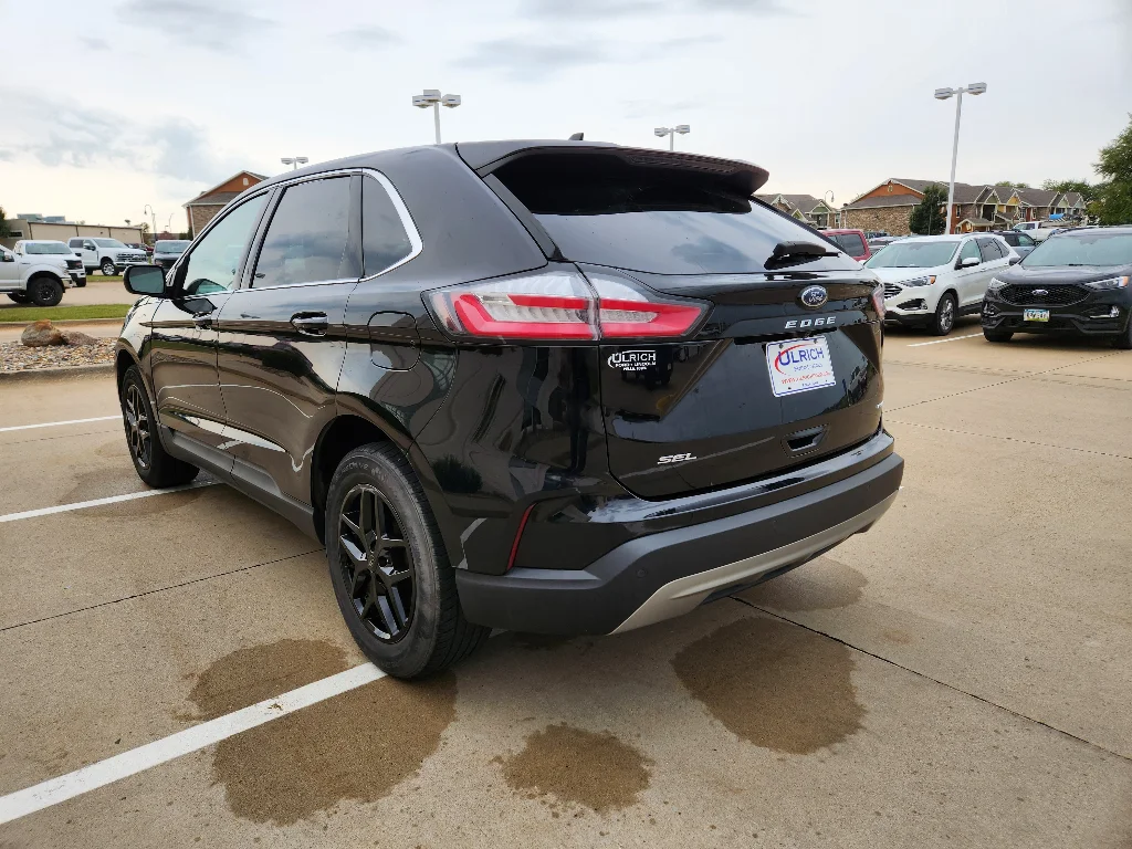 Used 2024 Agate Black Metallic Ford SEL image 6