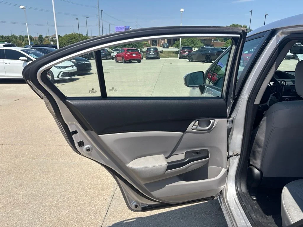 Used 2014 Silver Honda LX image 31