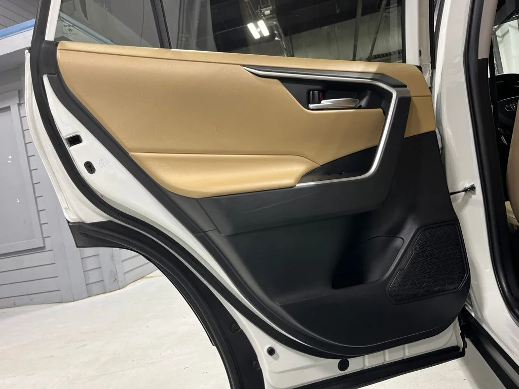 Used 2021 Super White Toyota XLE image 27