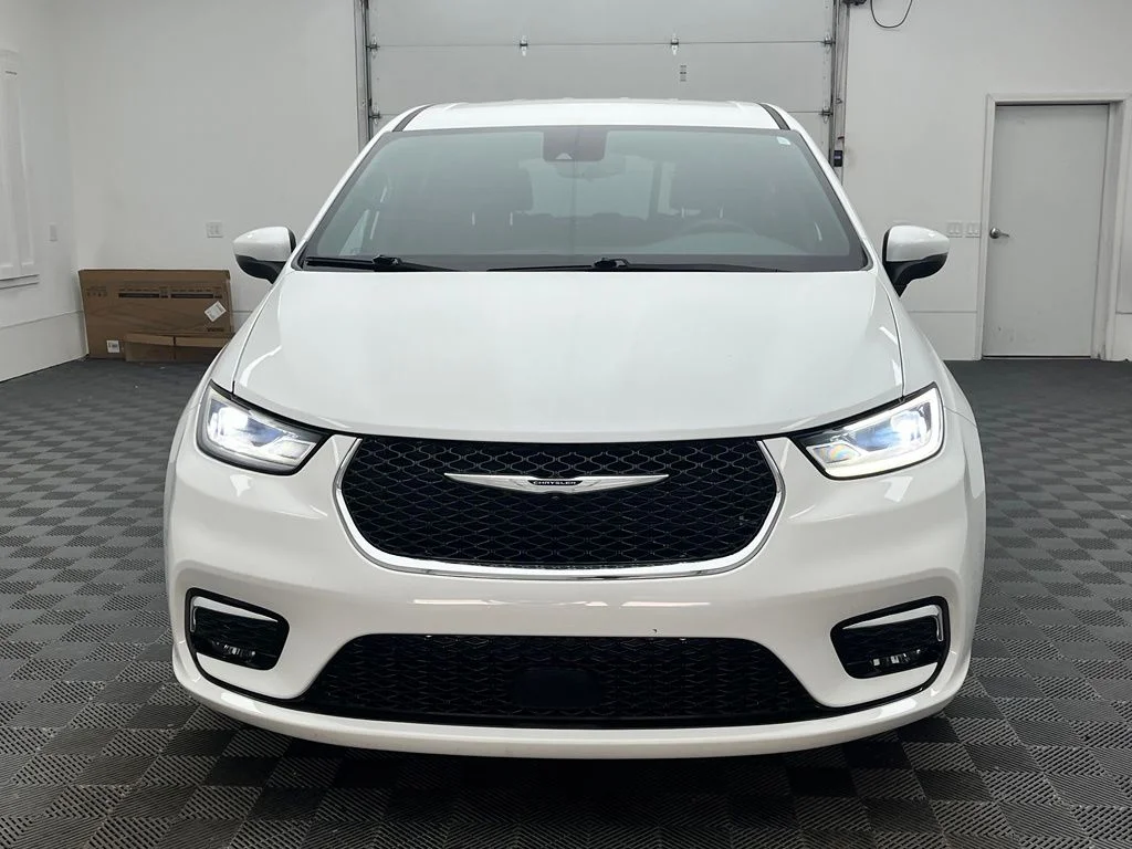 Used 2023 White Chrysler Touring image 14