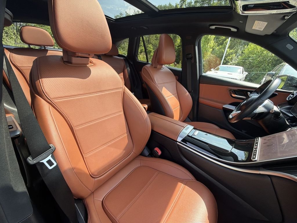 Used 2023  Mercedes-Benz GLC 300 image 27