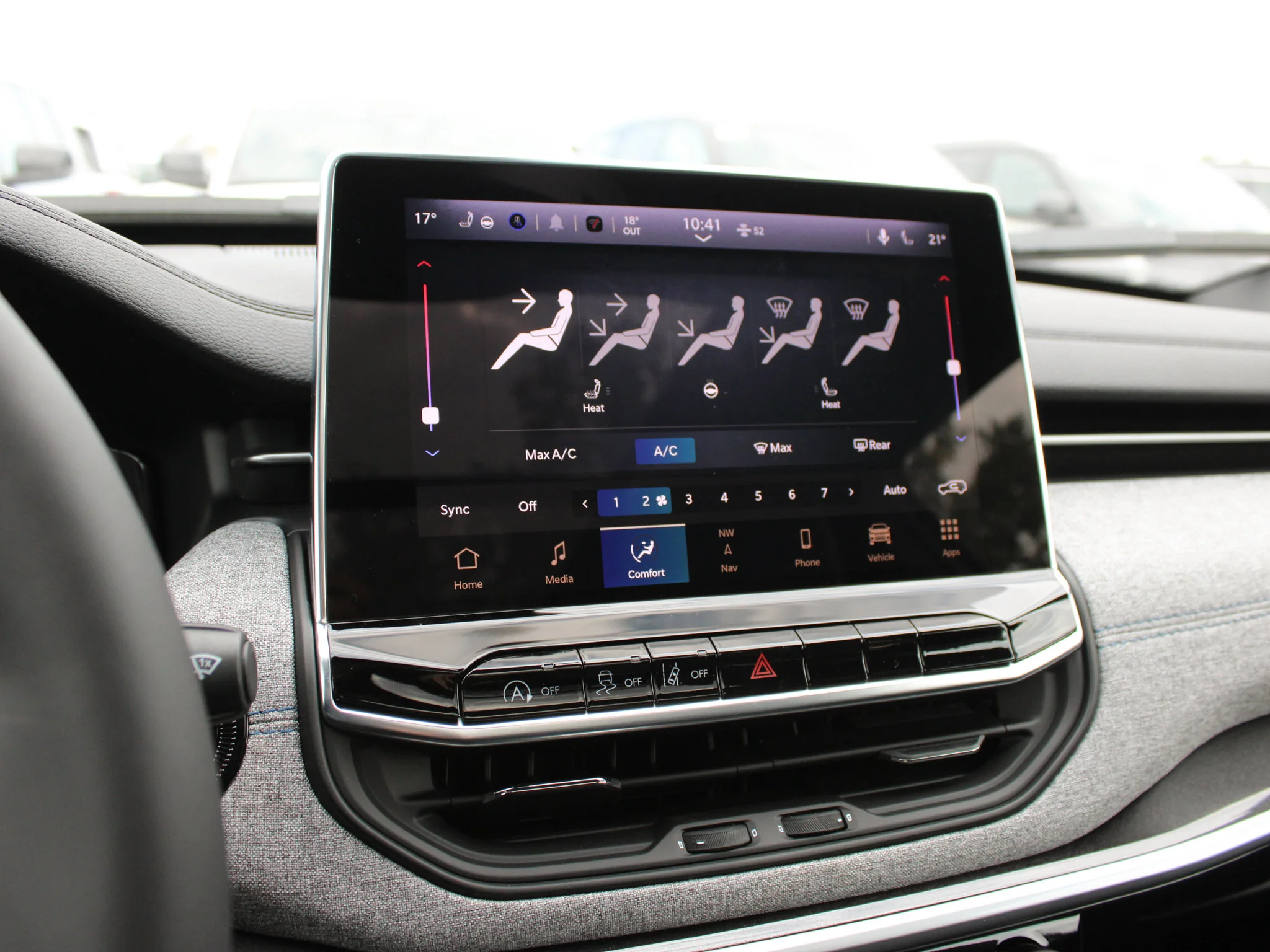 New 2025 Silver Jeep North* 4x4, Panoramic Sunroof, Heated Seats/Wheel, Wireless Charging Pad image 18