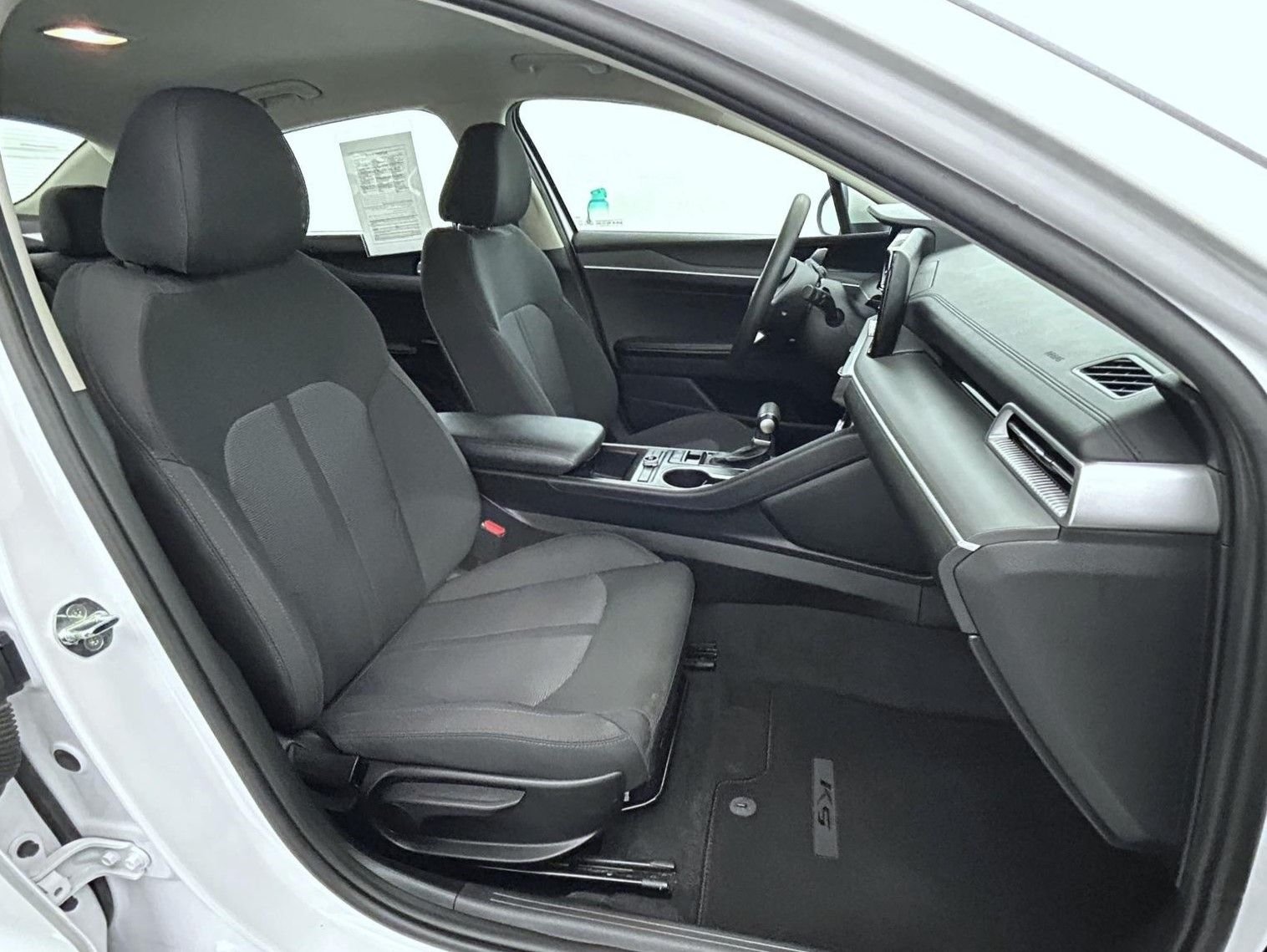 Used 2023 White Kia LXS image 15