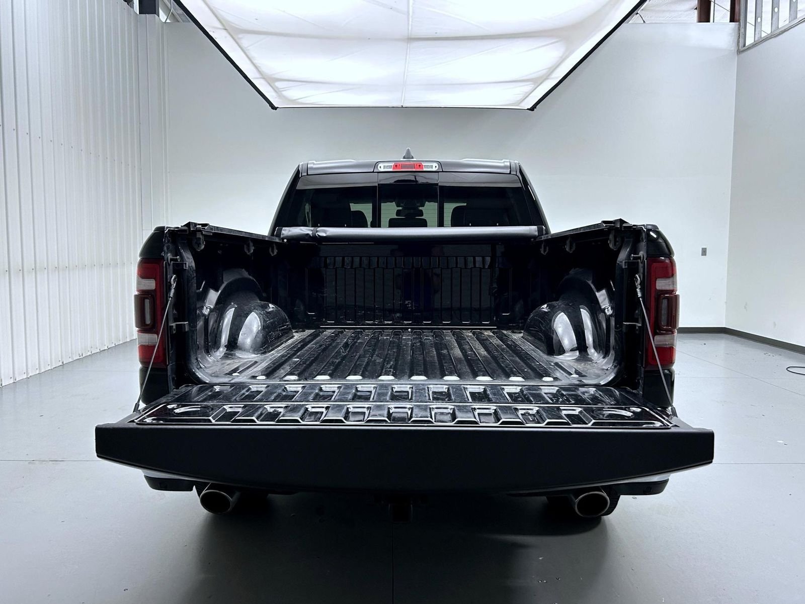 Used 2020 Black Ram Laramie image 21