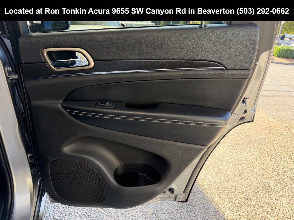 Used 2015 Billet Silver Metallic Clearcoat Jeep Limited image 29
