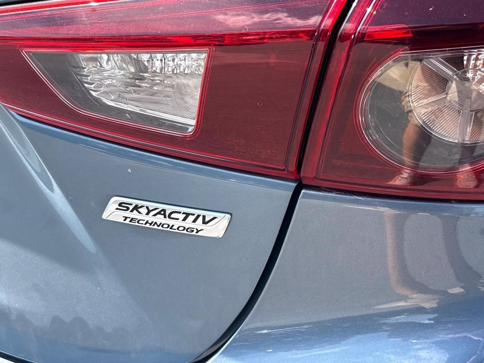 Used 2015 Blue Reflex Mica Mazda i Sport image 17