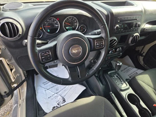Used 2017  Jeep Sport image 7