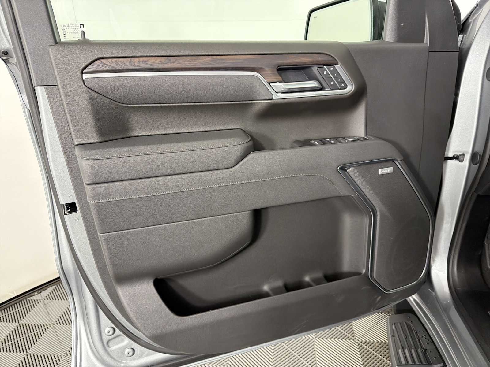 2026 GMC Sierra 1500 SLT - Photo 8