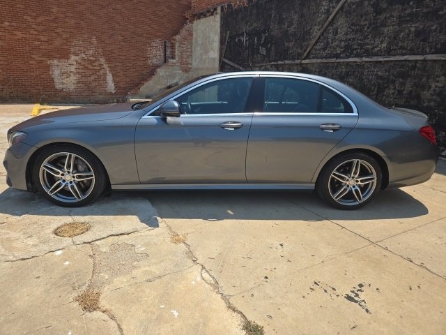 2017 Mercedes Benz E 300 photo 4