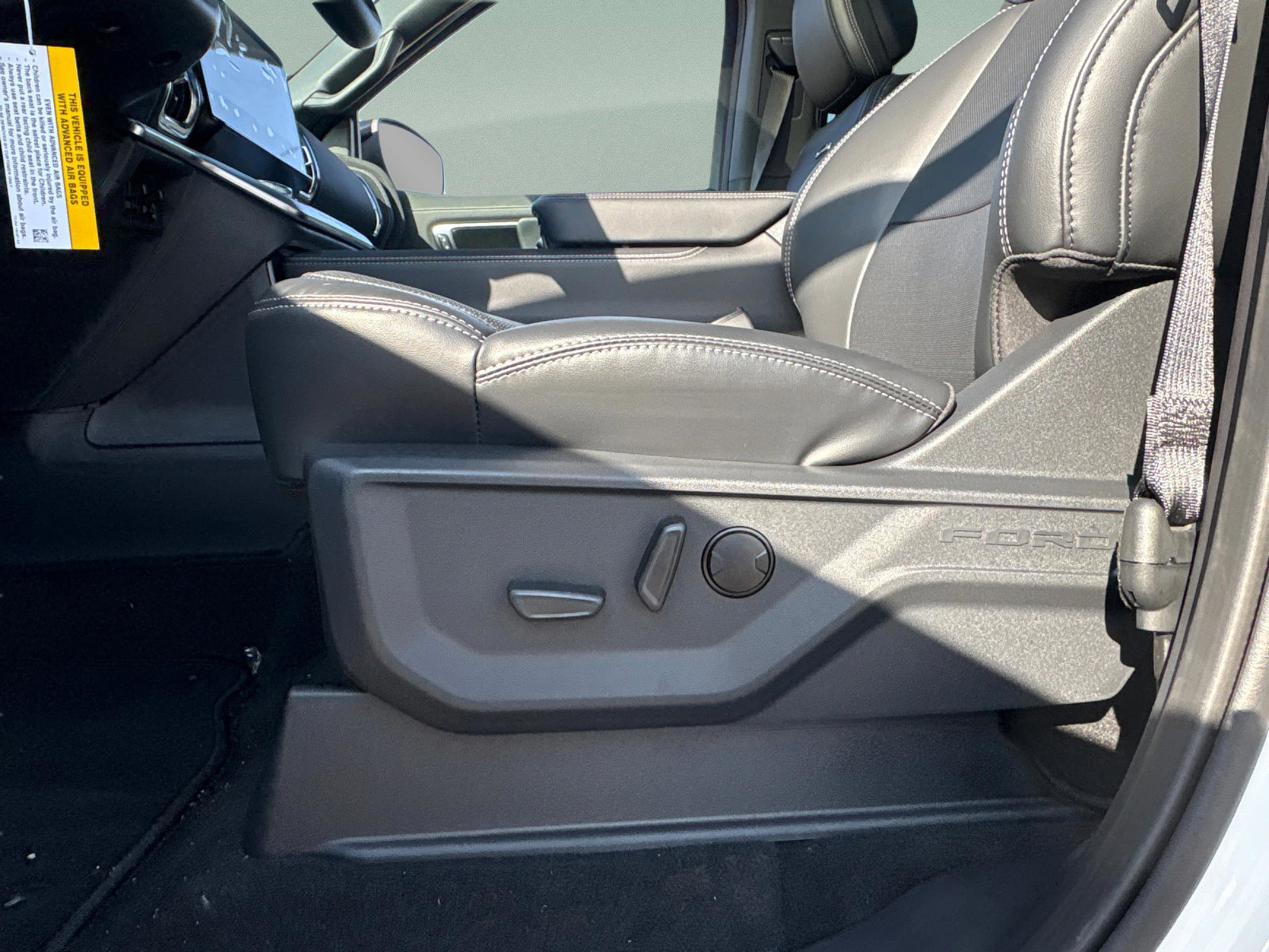 New 2026 Star White Metallic Tri-Coat Ford MAX Platinum® image 20