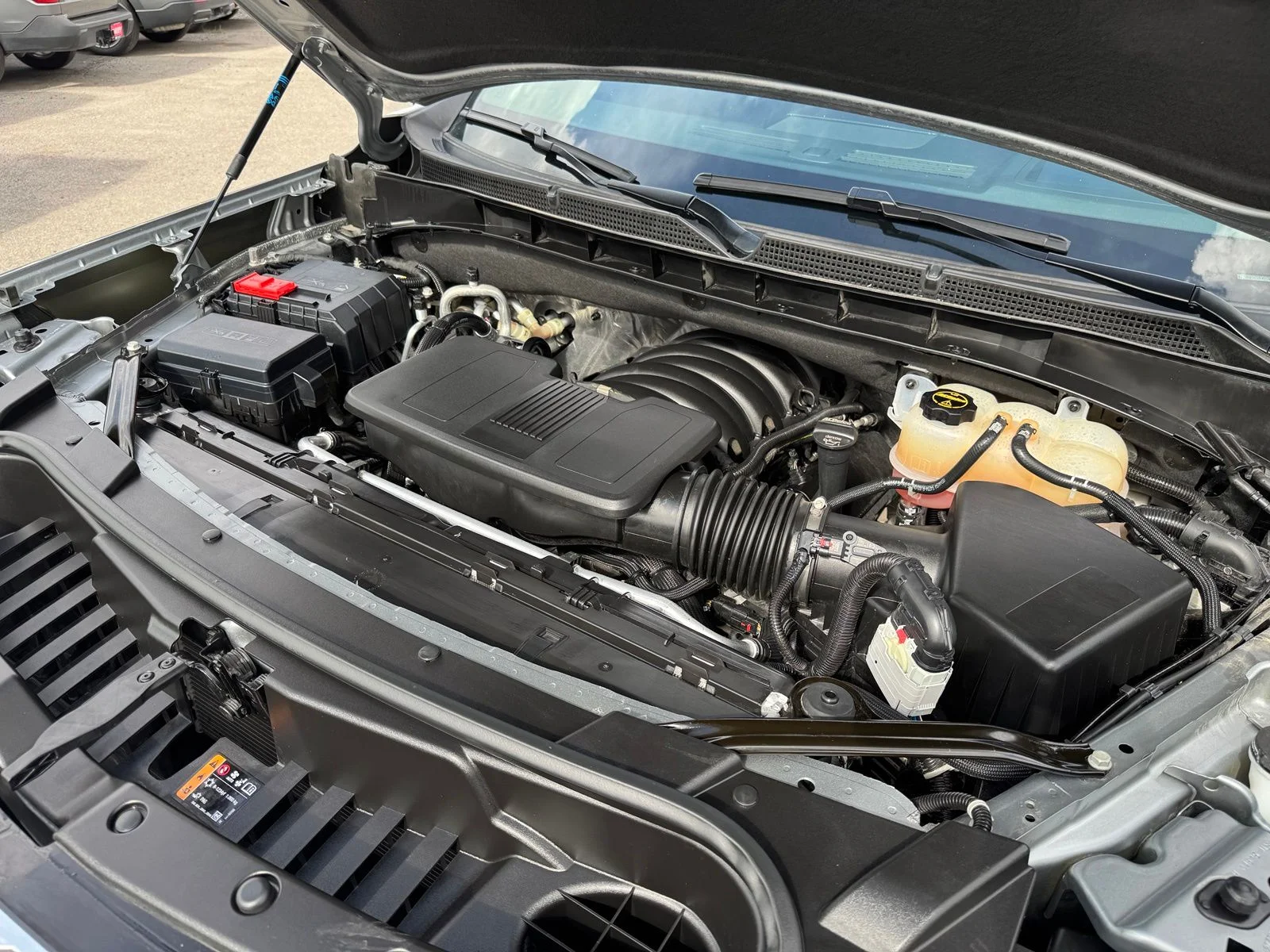 Used 2025 Silver GMC Denali image 41