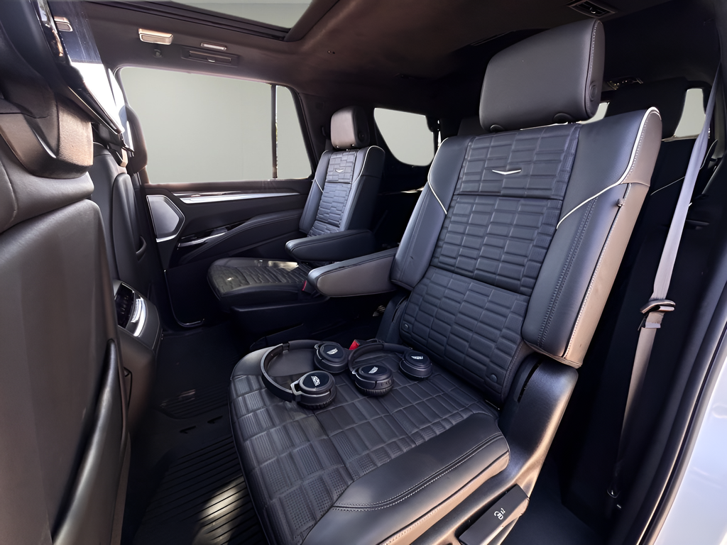 Used 2025 White Cadillac V-Series image 18