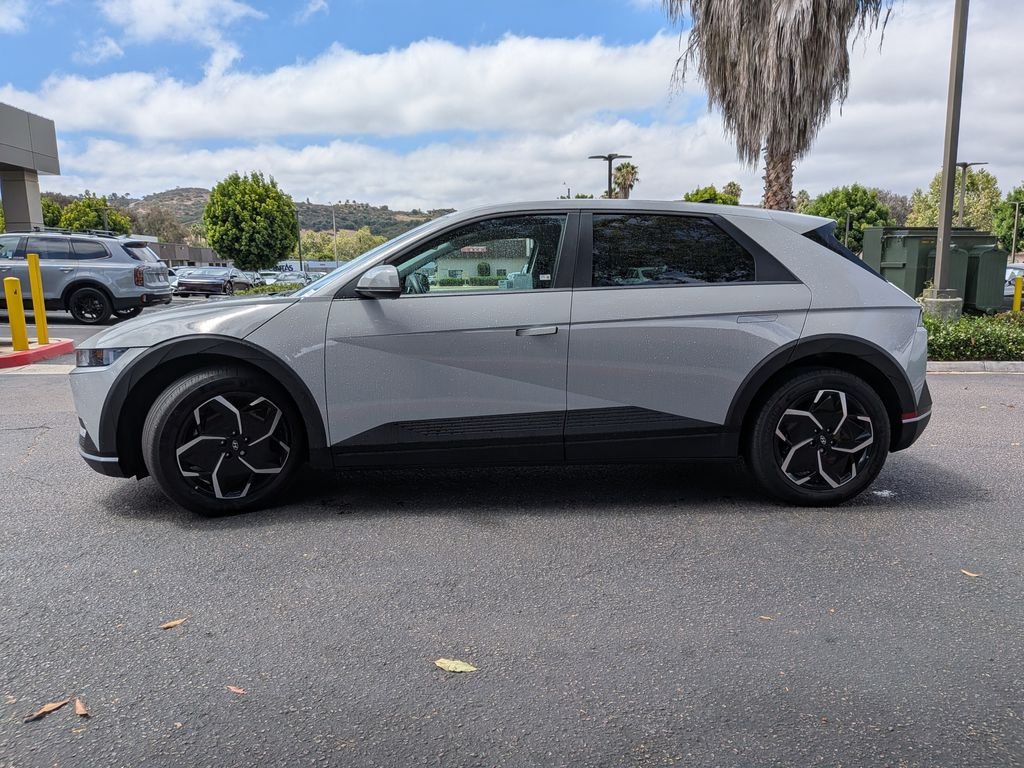 Used 2024 Gray Hyundai SEL image 4